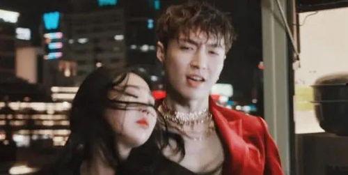 女音乐人吃瓜视频在线观看,吃瓜视频引发网友热议