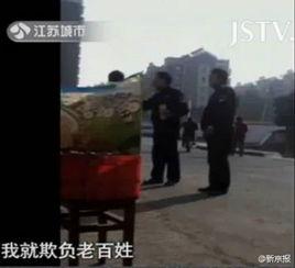 鹤峰城管吃瓜事件视频,视频曝光引发社会热议