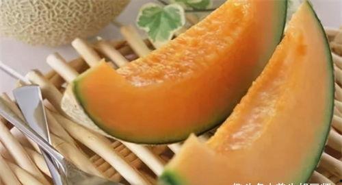 孩子吃哈密瓜可爱吗视频,吃瓜瞬间可爱爆表！